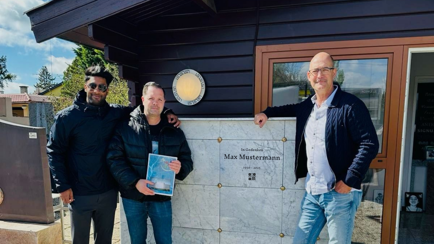 Modernes Gedenken – Stone Lounge & Socialtrendx bringen QR-Codes auf Grabsteine