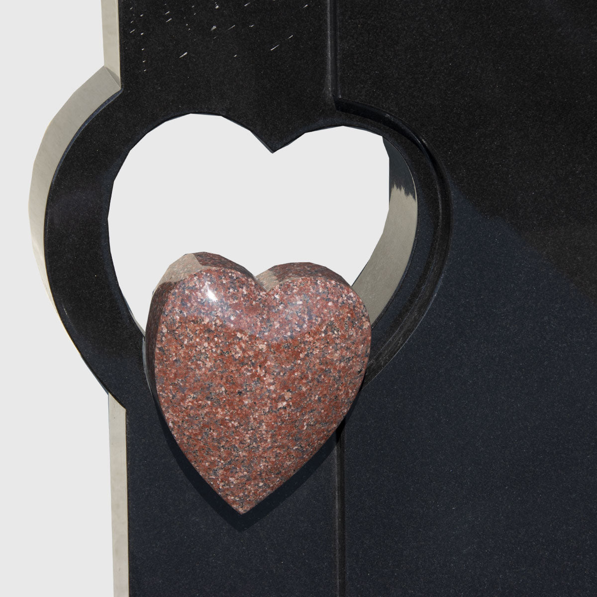 Grabanlage mit Deckplatte aus Premium Black Granit