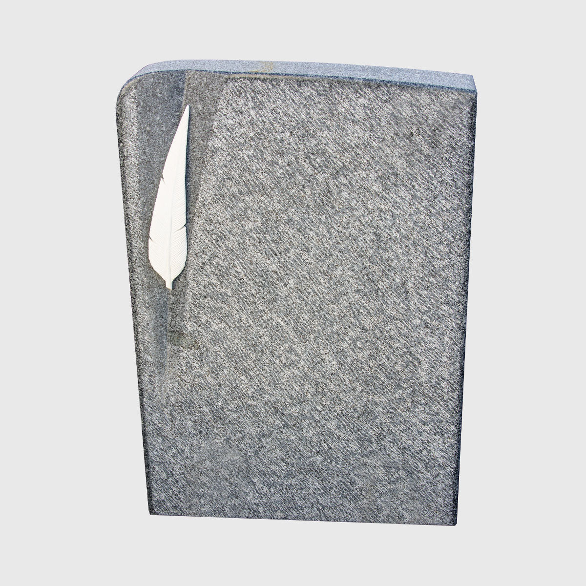 Grabstein aus Gebhartser Granit mit scharrierter Oberfläche und Marmor-Feder – elegantes Naturstein-Grabmal aus Österreich