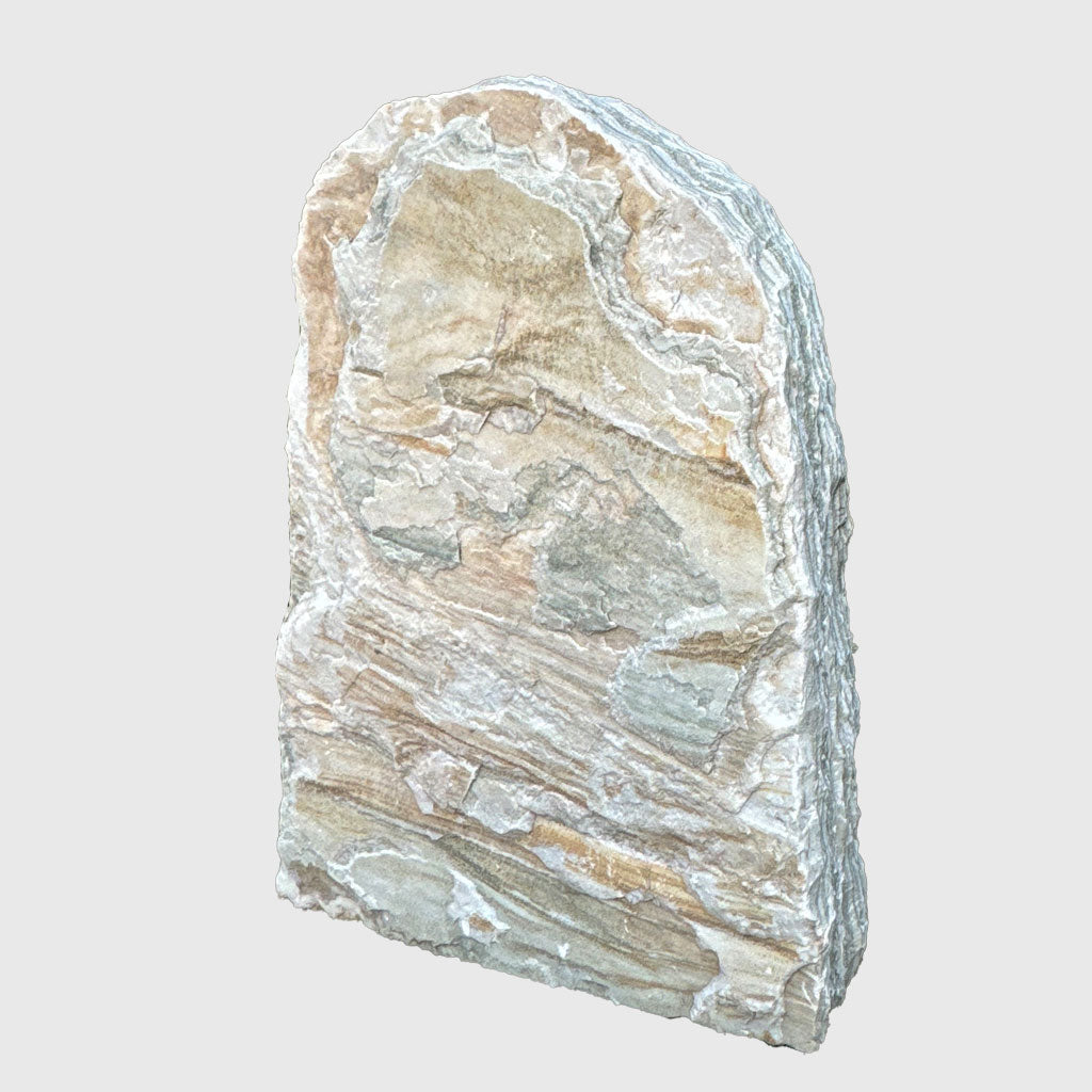 Natursteinfelsen Meteora Marmor, warme Beige- und Grautöne mit natürlicher Struktur – Stone Lounge
