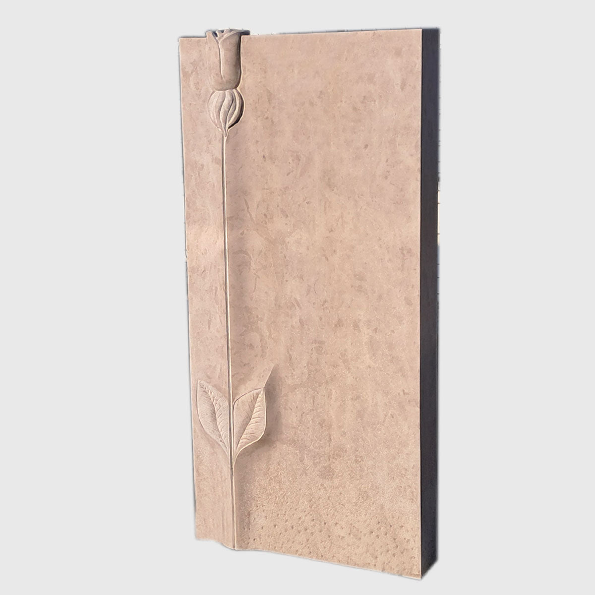 Grabstein aus Ocean Beige Marmor mit eingearbeiteter Rose