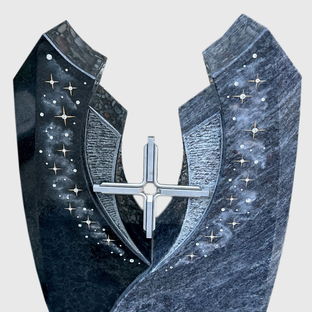 Urnengrabanlage aus Orion Blue und Premium Black Granit mit Edelstahlkreuz und Strass-Sternen – Stone Lounge