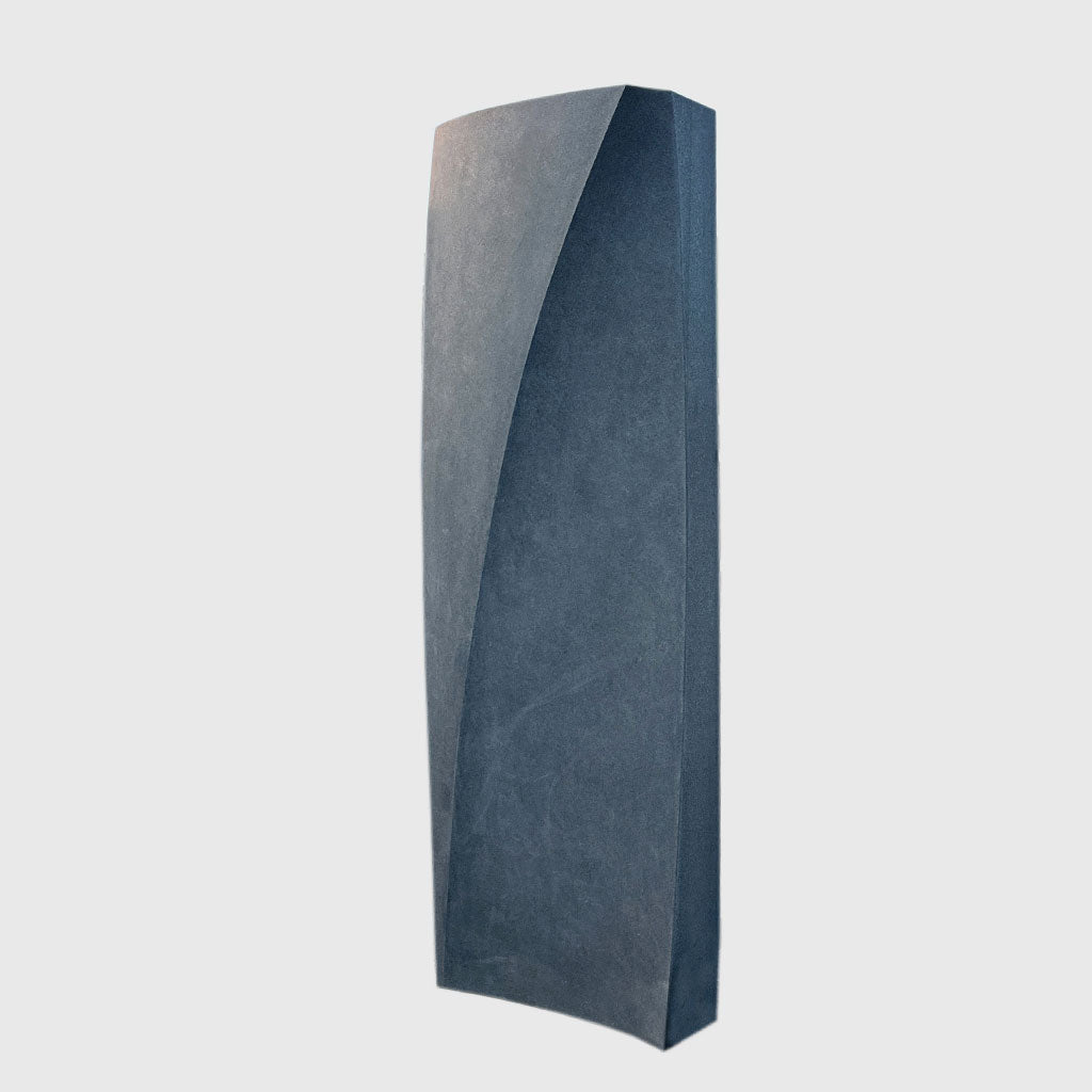 Moderner Grabstein aus Padang Dunkel Granit – seidenmatt geschliffen – Stone Lounge