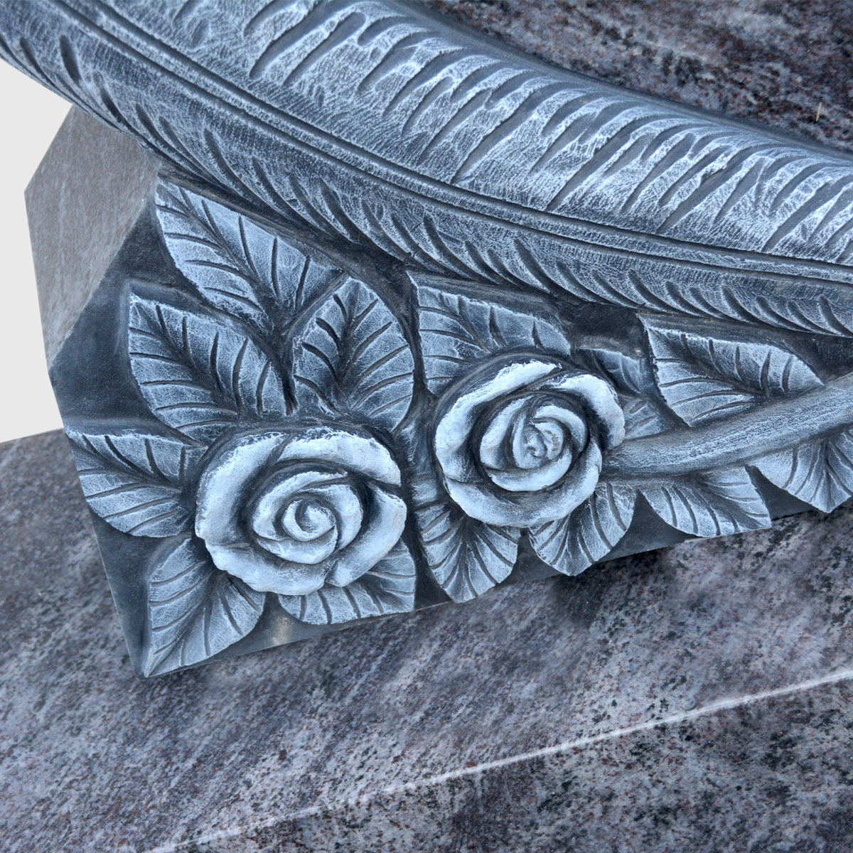 Engel Grabstein und Sockel aus Orion Blue Granit