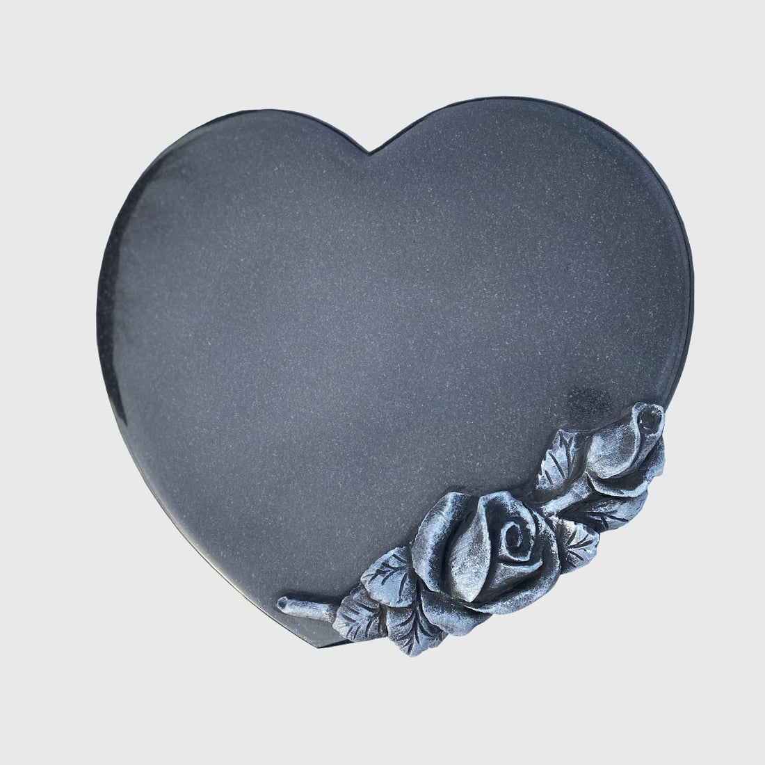 Liegestein Herzform aus Premium Black Granit mit Rosenornament