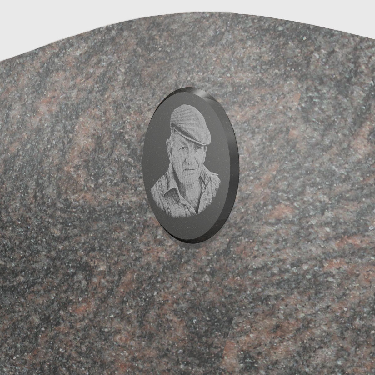 Ritzbild Portrait Gravur auf schwarzer Granitplatte – Erinnerung für Grabstein oder Gedenktafel