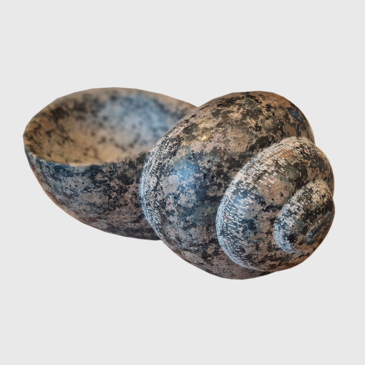 Naturstein Skulptur Schnecke aus Baltic Brown Granit