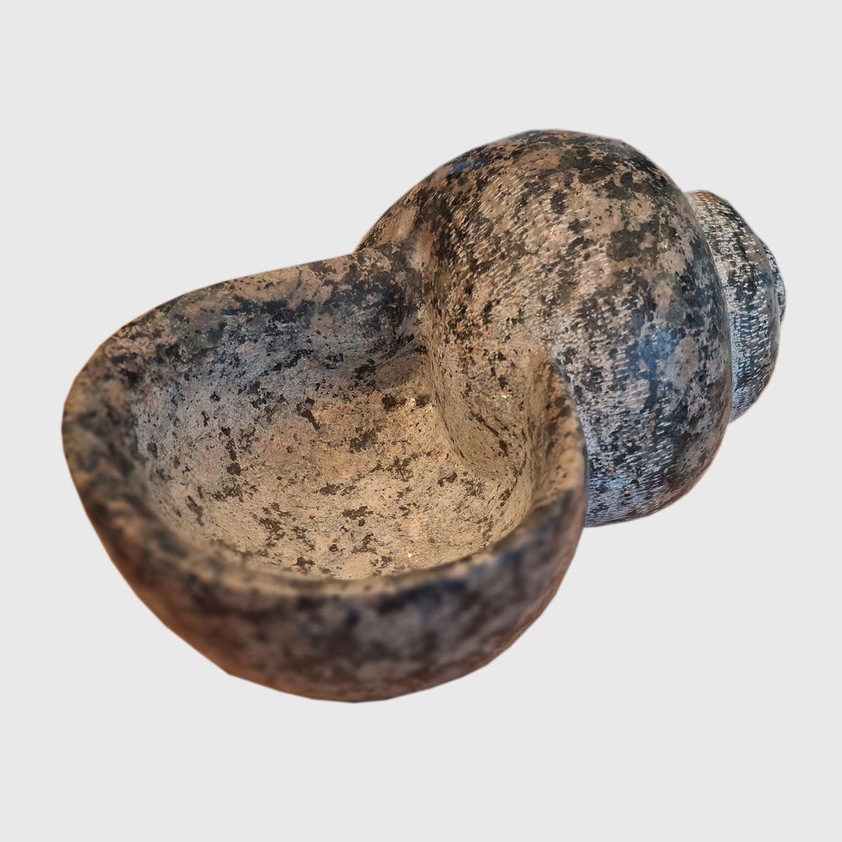 Naturstein Skulptur Schnecke aus Baltic Brown Granit
