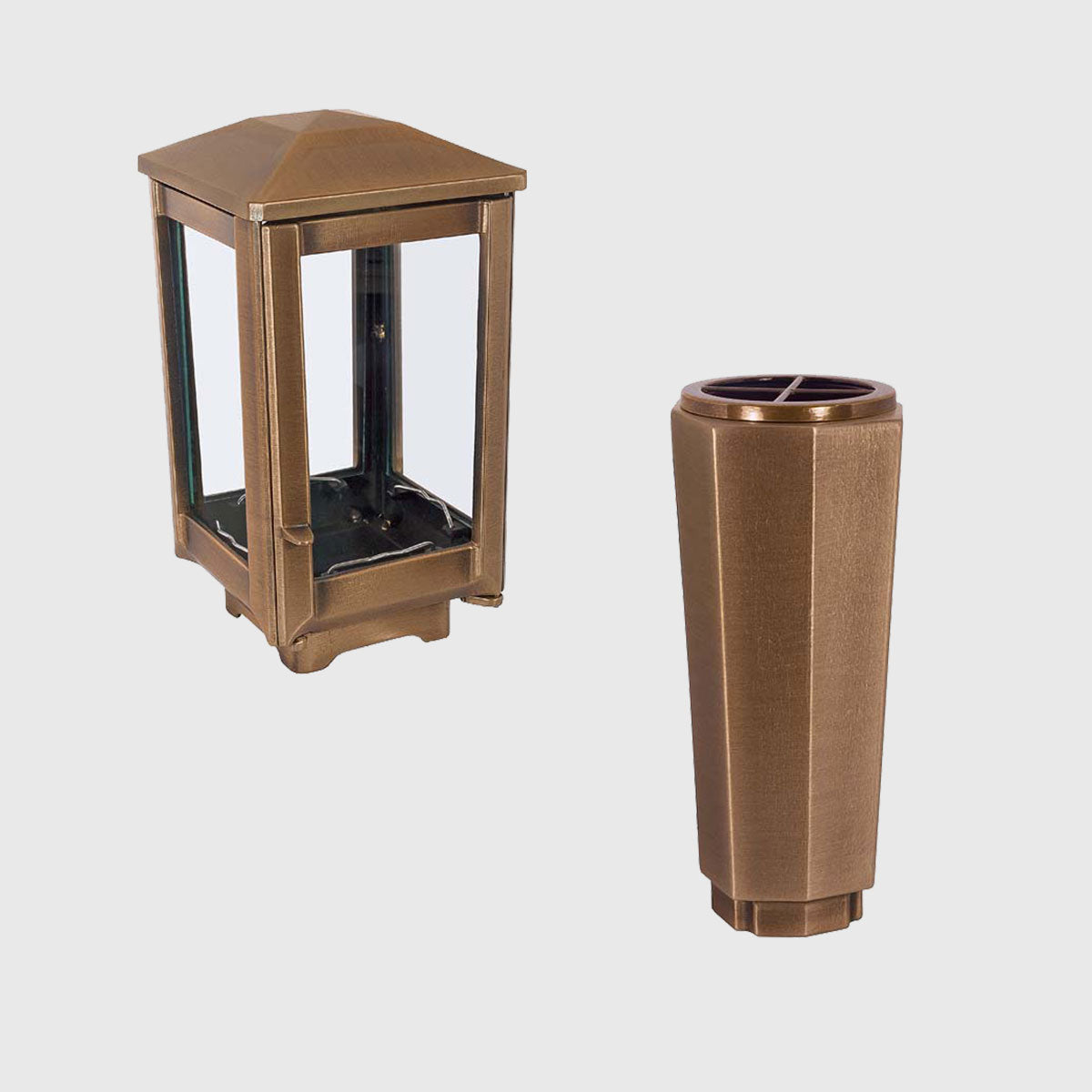 Grablampe W123 und Vase W423 aus Bronze