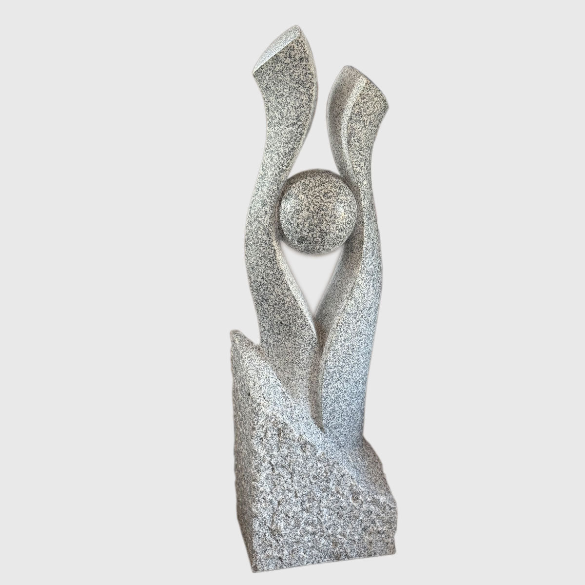 Figur Aufbruch aus Naturstein kaufen – moderne Kunstskulptur in ausdrucksstarkem Design