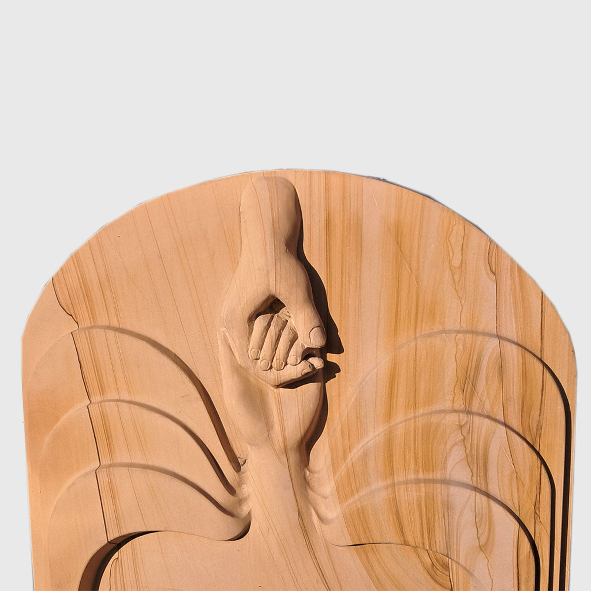 Grabstein Afrikanischer Teakwood Sandstein mit Hand-Ornament