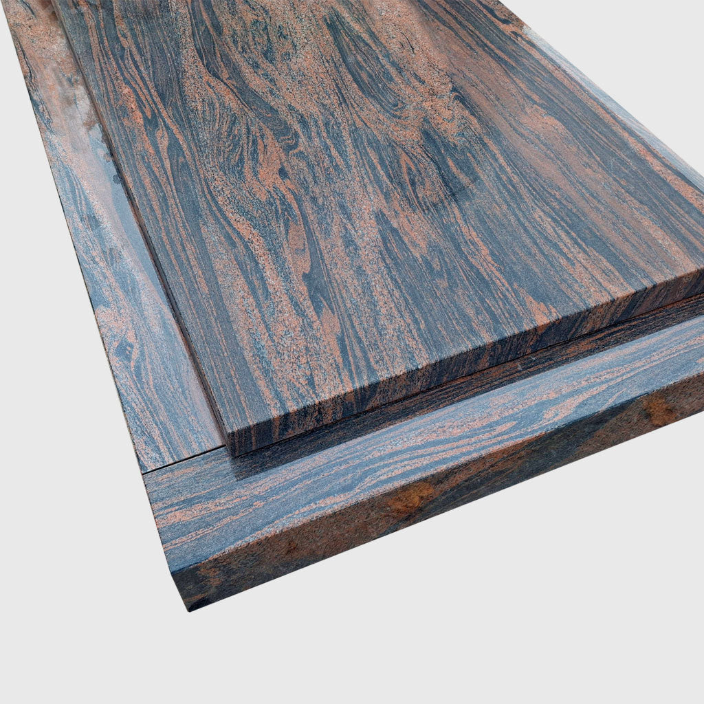 Grabanlage aus Hallandia Granit renoviert – polierte Grabstätte