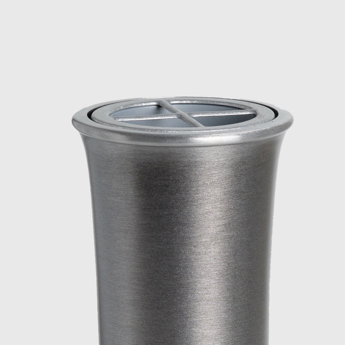 Moderne Grabvase in Aluminium für stilvolle Grabgestaltung