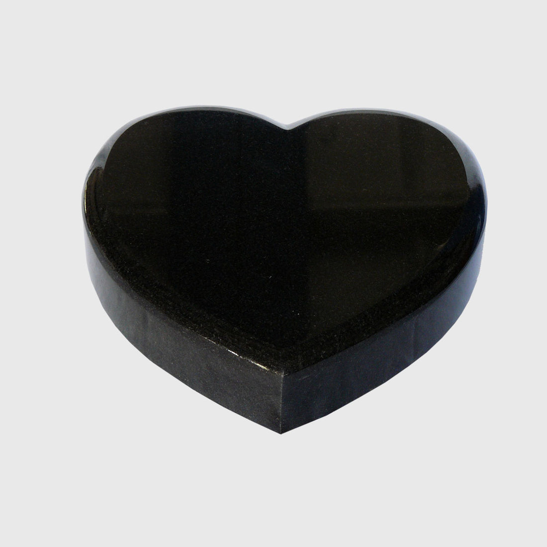 Liegestein Herzform aus Premium Black Granit