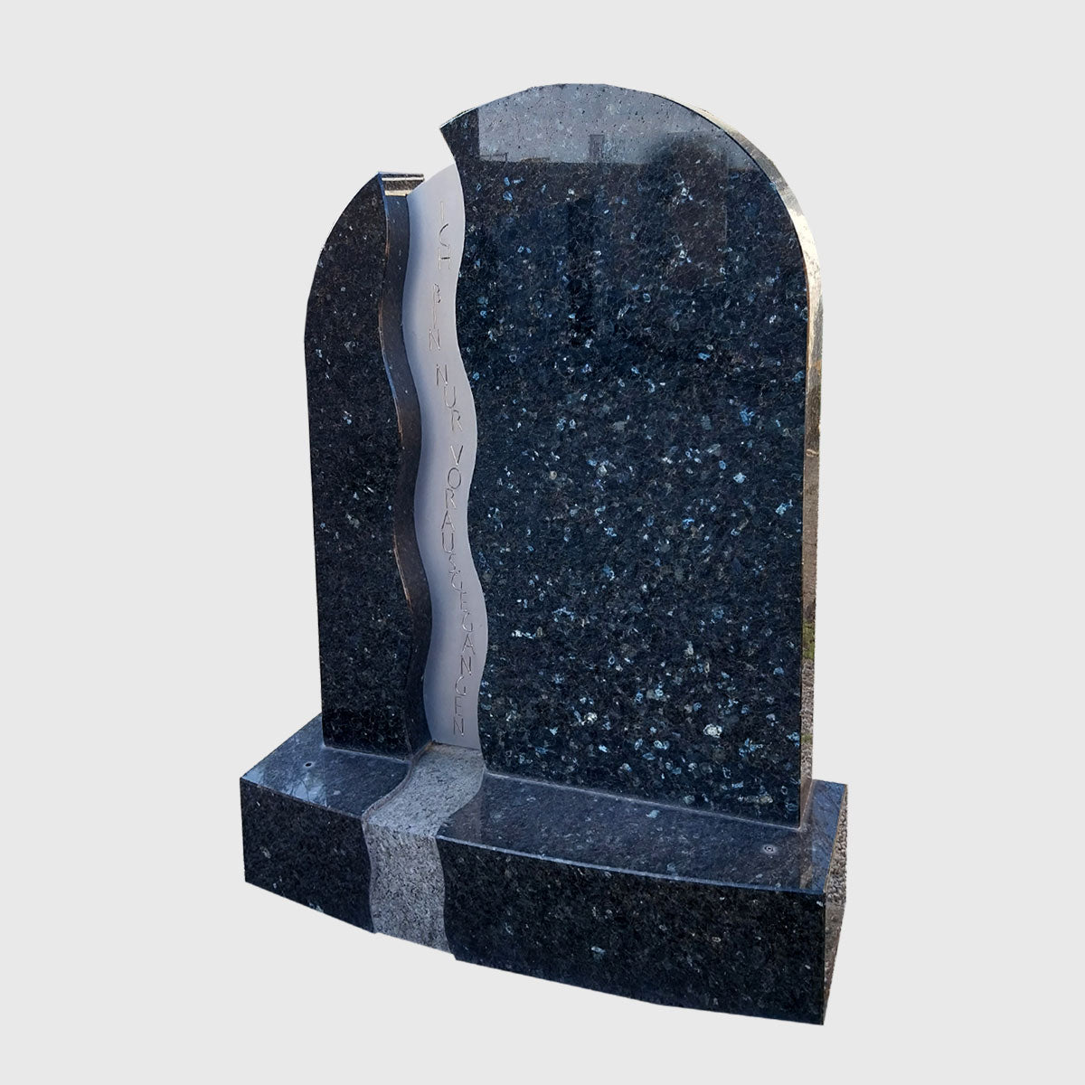 Grabstein und Sockel aus Labrador Dunkel Granit