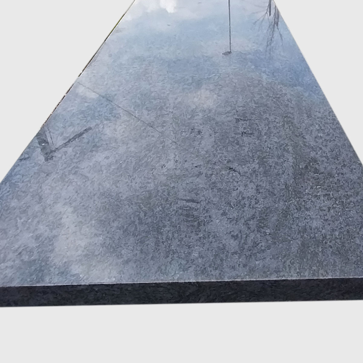 Grabdeckplatte aus Orion Blue Granit