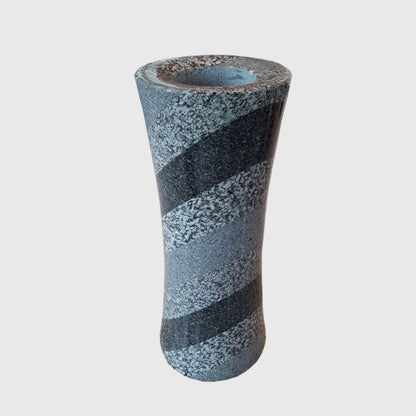 Bodenvase aus österreichischem Granit – handgefertigte Steinvase von Stone Lounge