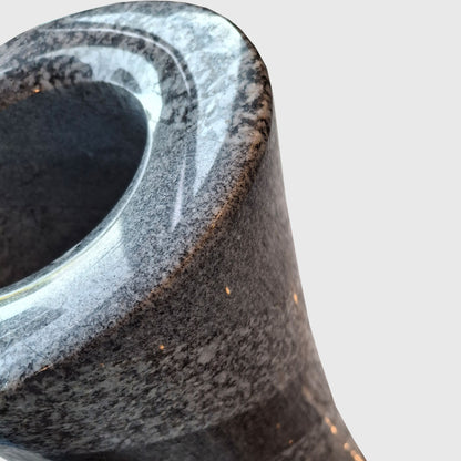 Bodenvase aus österreichischem Granit – handgefertigte Steinvase von Stone Lounge