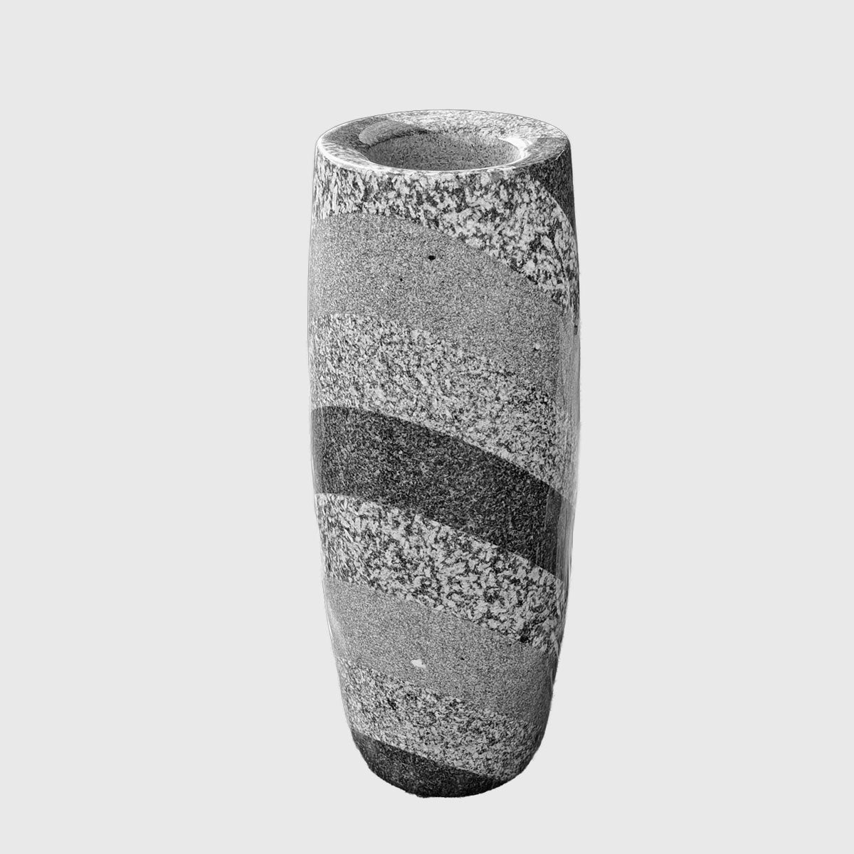 Gebogene Bodenvase aus österreichischem Granit – handgefertigtes Unikat von Stone Lounge