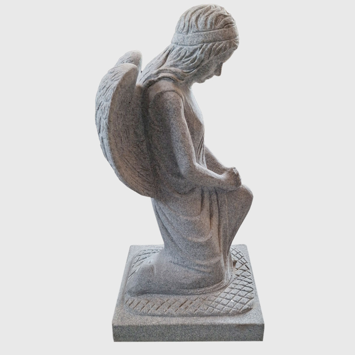 Engel Figur aus Padang Hell Granit kaufen – detailreiche Grabskulptur als stilvoller Grabschmuck