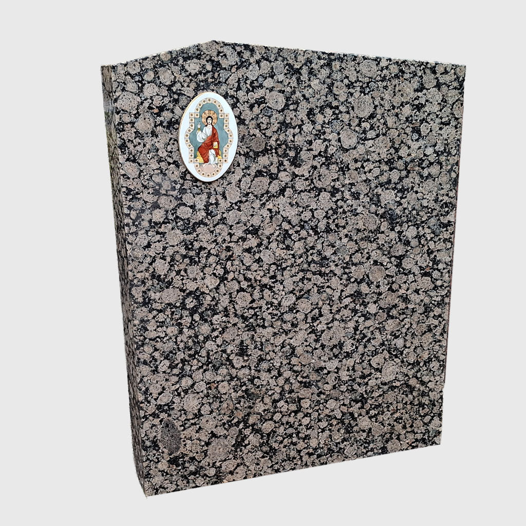 Grabstein aus Baltic Brown Granit mit religiösem Bildmotiv