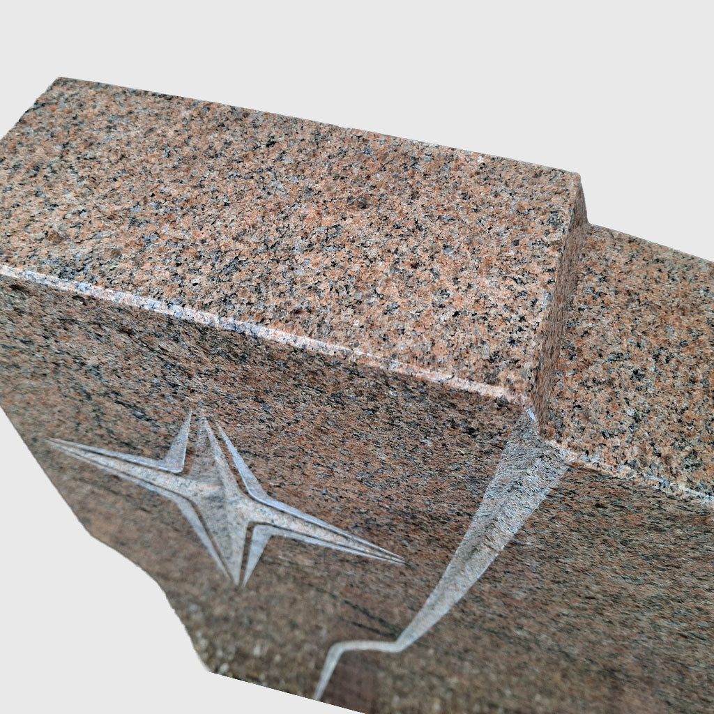 Grabstein aus Multicolor Red Granit mit Kreuz-Ornament