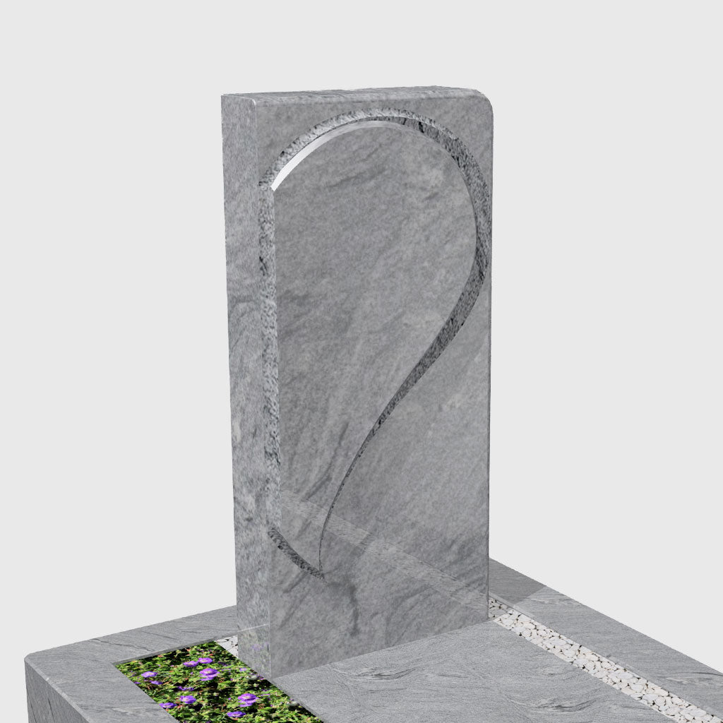 Grabanlage aus Viscount White Granit mit Herzmotiv im Grabstein und passend geformtem Deckel