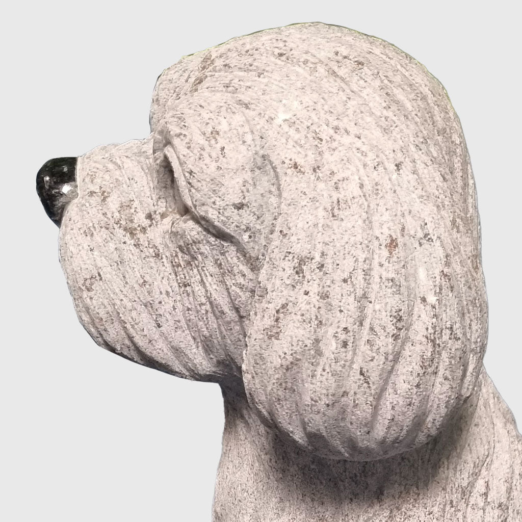 Hund Figur aus Padang Dunkel Granit kaufen – detailreiche Steinskulptur aus Naturstein