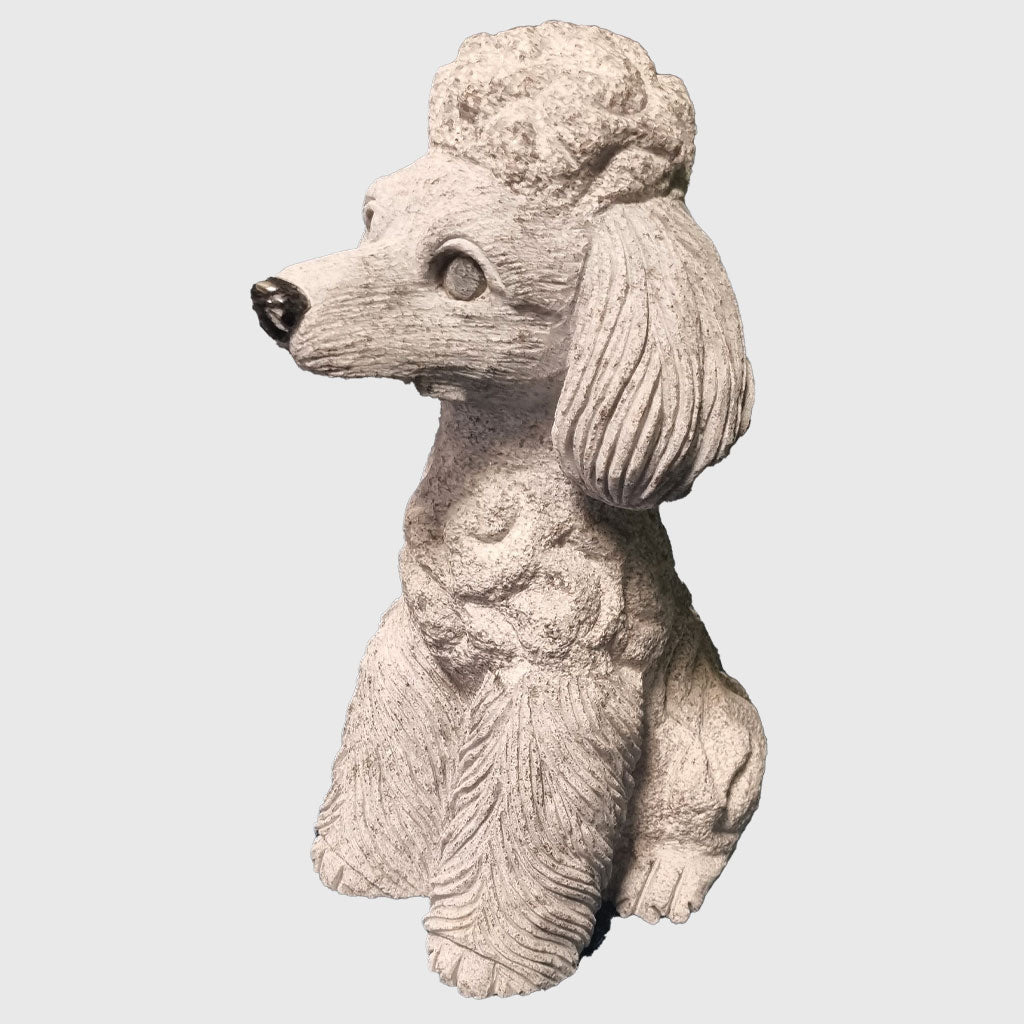 Sitzender Hund aus Orion Blue Granit kaufen – detailreiche Tierfigur aus Naturstein