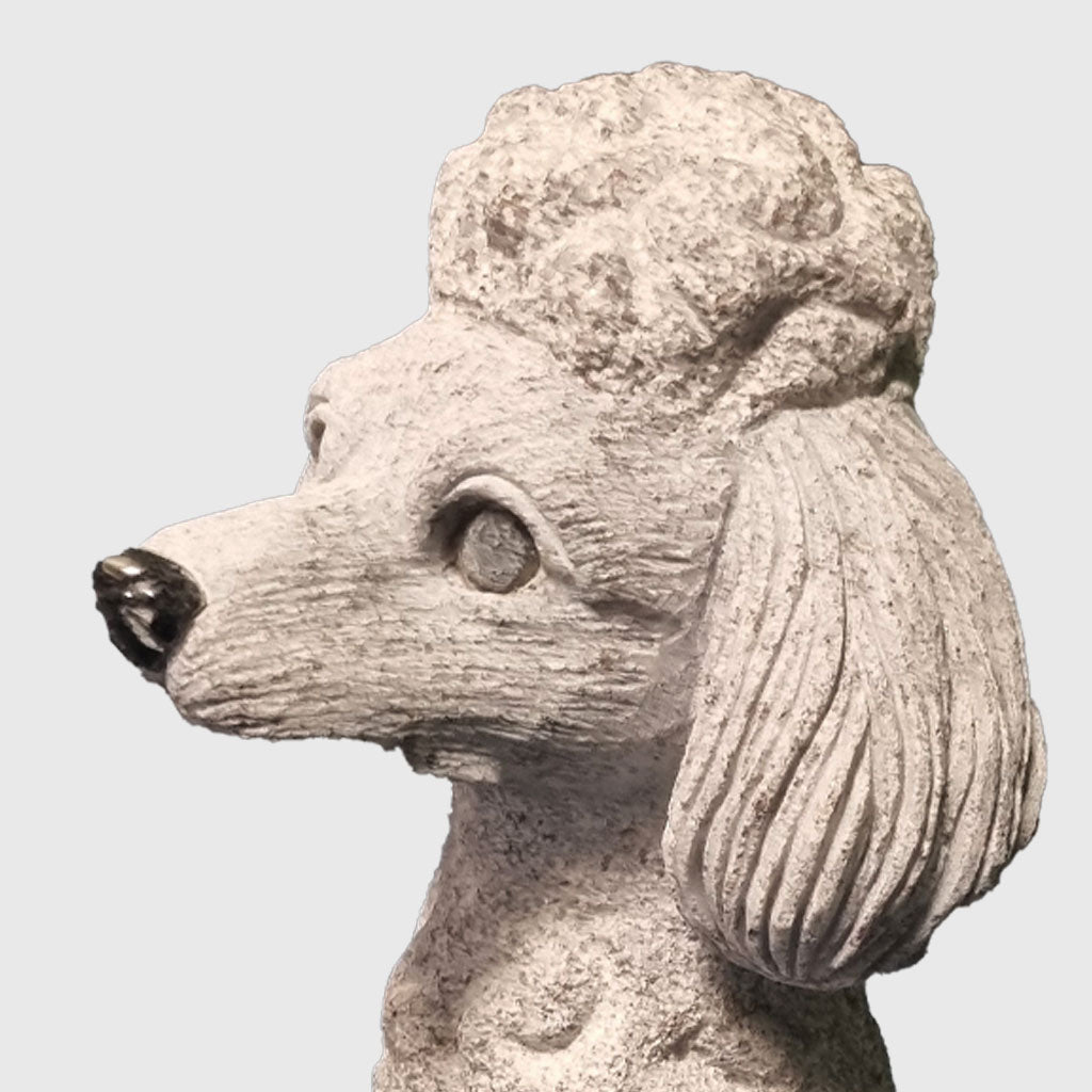 Sitzender Hund aus Orion Blue Granit kaufen – detailreiche Tierfigur aus Naturstein