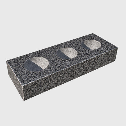 Kerzenhalter aus Granit für drei Grabkerzen mit drei Bohrungen Ø 8 cm