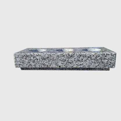 Kerzenhalter aus Granit für drei Grabkerzen mit drei Bohrungen Ø 8 cm