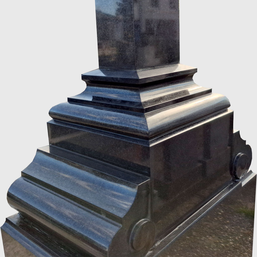 Grabdenkmal SSY Schwedischer Granit, restauriert um die Jahrhundertwende, edles historisches Granitkreuz – Stone Lounge