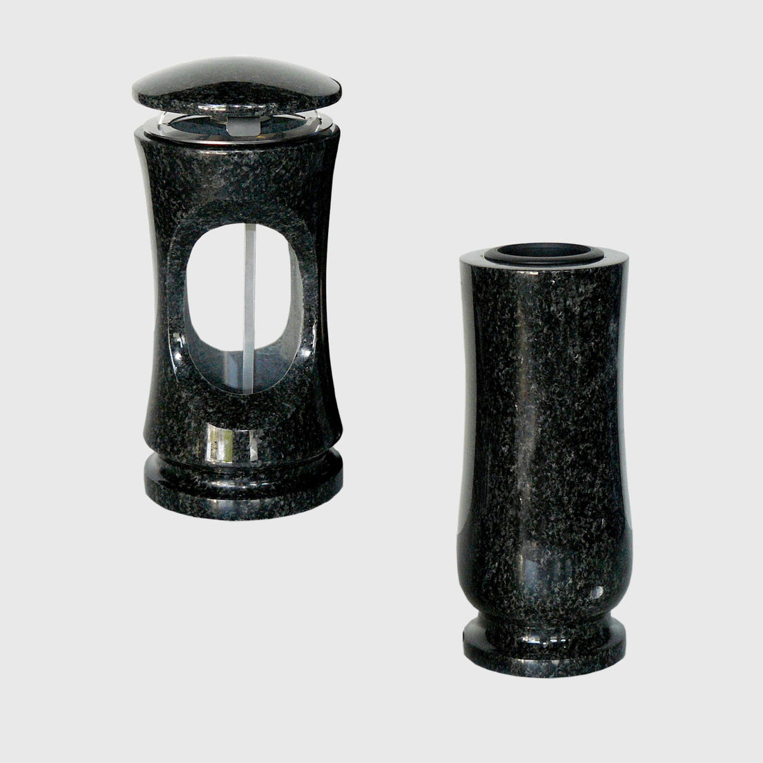 Laterne und Vase aus Impala Granit für Grabgestaltung