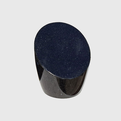 Ovaler Gedenkstein aus Premium Black Granit mit schräger, polierter Fläche