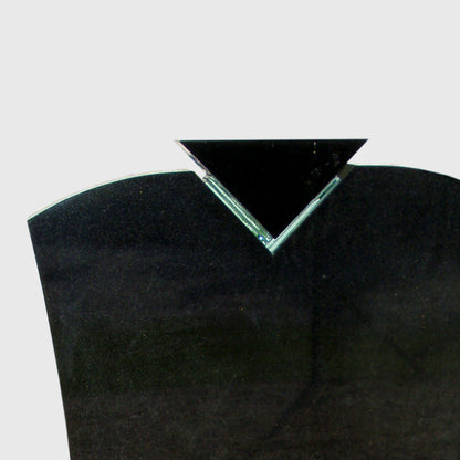Grabstein Premium Black Granit mit Glasauflage und Dreieck