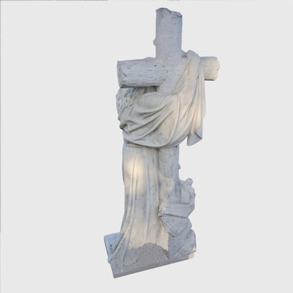 Grabfigur aus Carrara Marmor mit trauernder Frauenfigur am Kreuz, 180 cm hoch