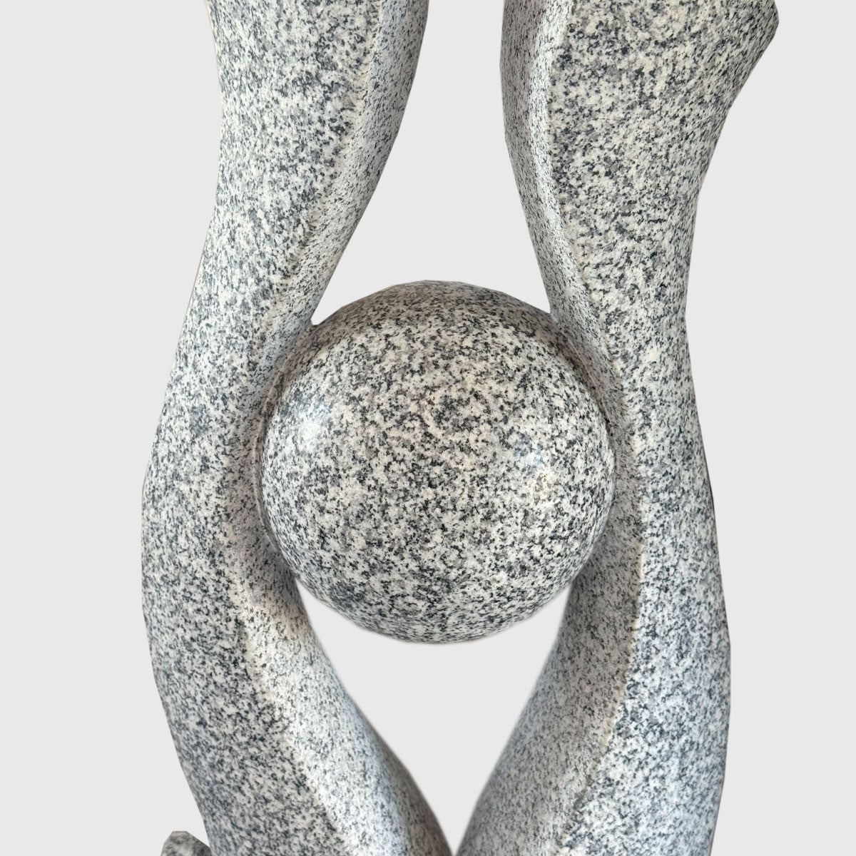 Figur Aufbruch aus Naturstein kaufen – moderne Kunstskulptur in ausdrucksstarkem Design