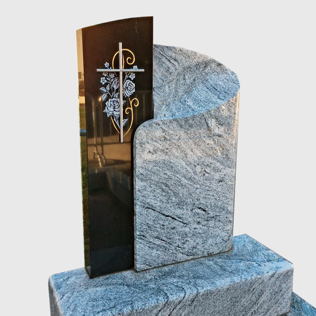 Grabanlage aus Viscount White und Nero Assoluto Granit kaufen – stilvolles Grabmal mit Ornament