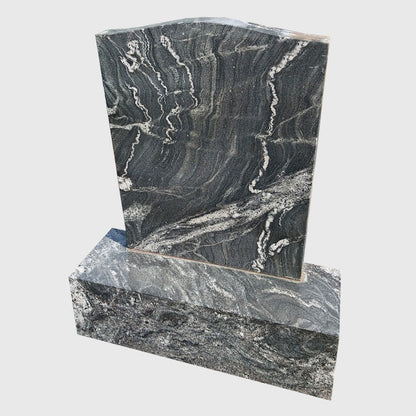 Urnengrabstein und Sockel aus Paradiso Silver Granit