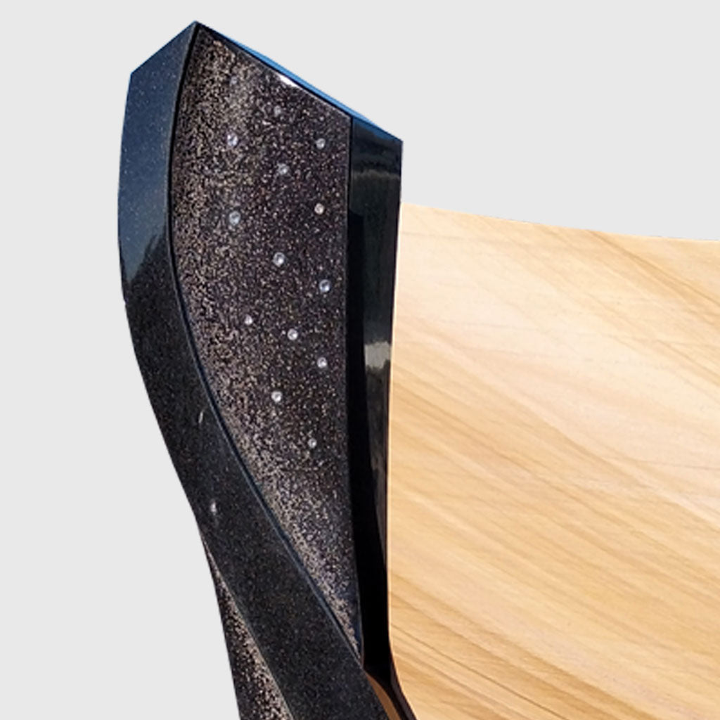 Grabstein und Sockel aus Premium Black- und Wonderwood Granit
