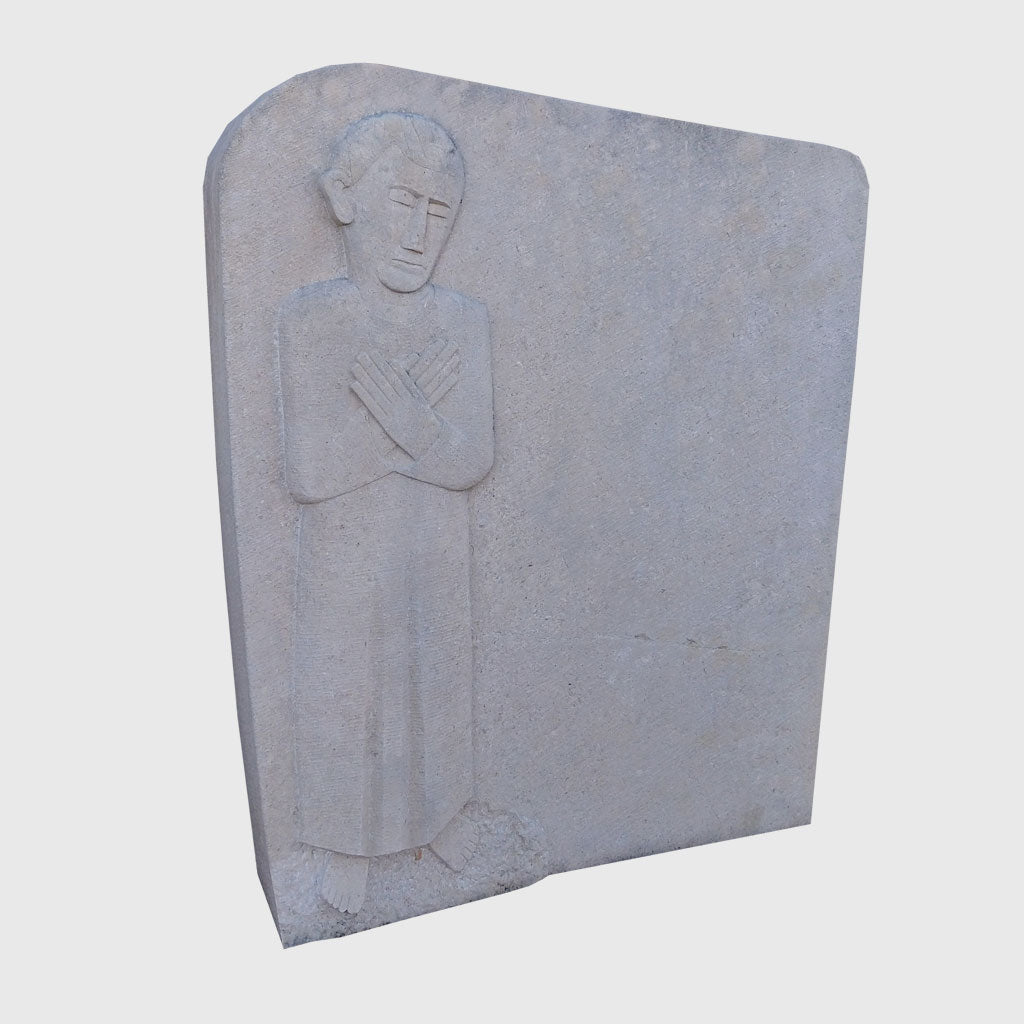 Grabstein aus Kalkstein mit eingearbeiteter Relieffigur