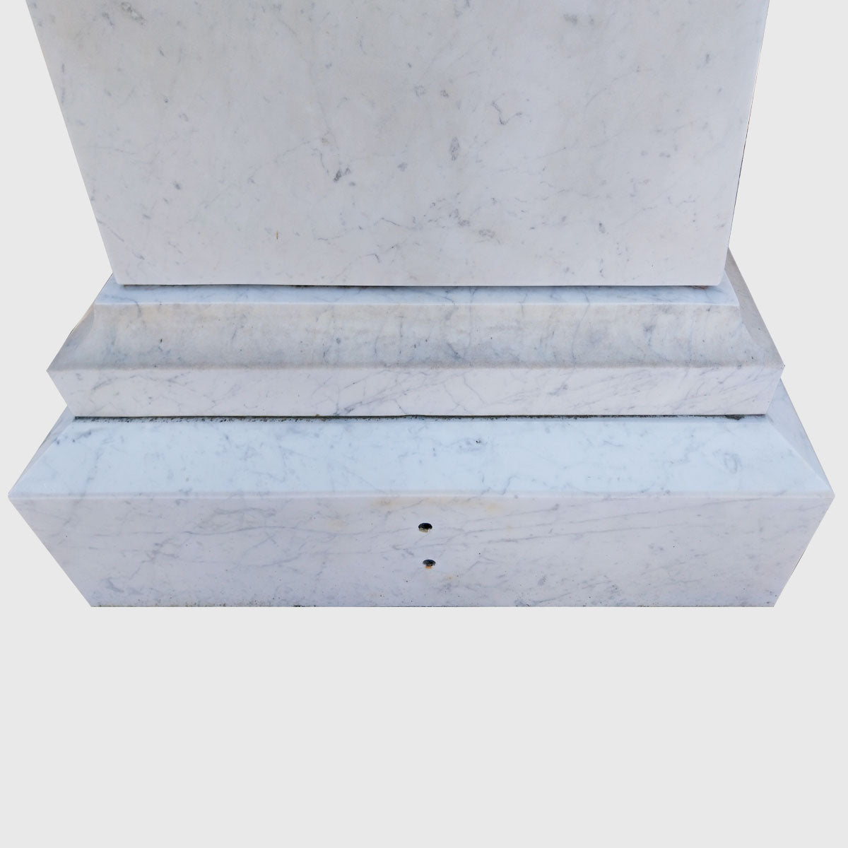 Grabstein mit zwei Sockel aus Carrara Marmor