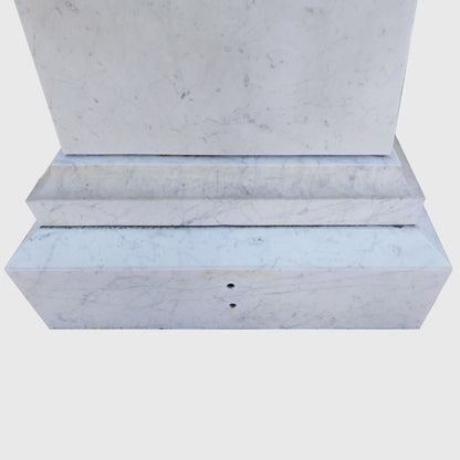 Grabstein mit zwei Sockel aus Carrara Marmor