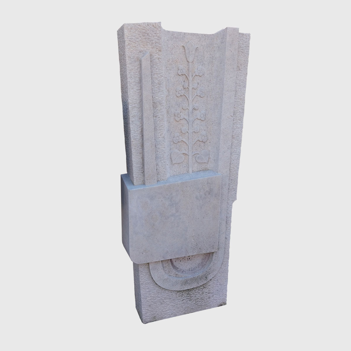 Grabstein aus hellem Kalkstein mit handwerklich gearbeiteter Ähre – Stone Lounge