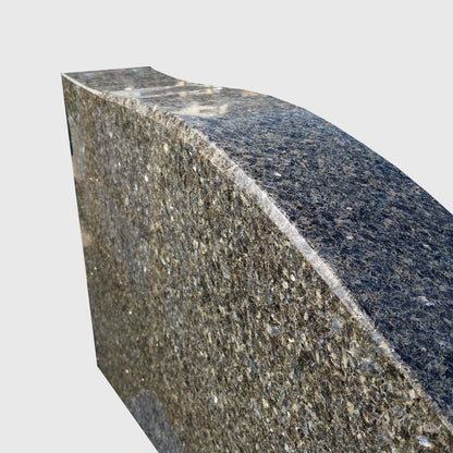 Grabstein aus Labrador Dunkel Granit