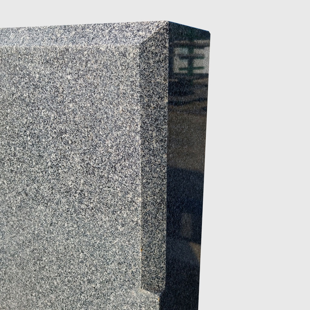 Grabstein aus Schremser Granit