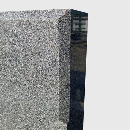 Grabstein aus Schremser Granit