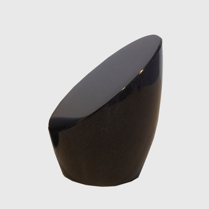 Liegestein Oval aus Premium Black Granit für Ritzbilder