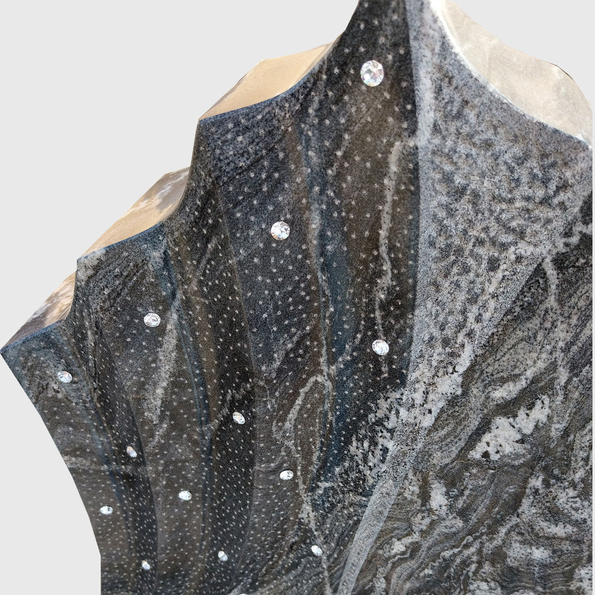 Grabstein und Sockel aus Paradiso Silver Granit